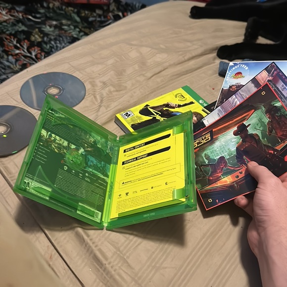 CyberPunk 2077 Xbox One Game. Hardly used. Missing map and stickers. - Picture 5 of 5